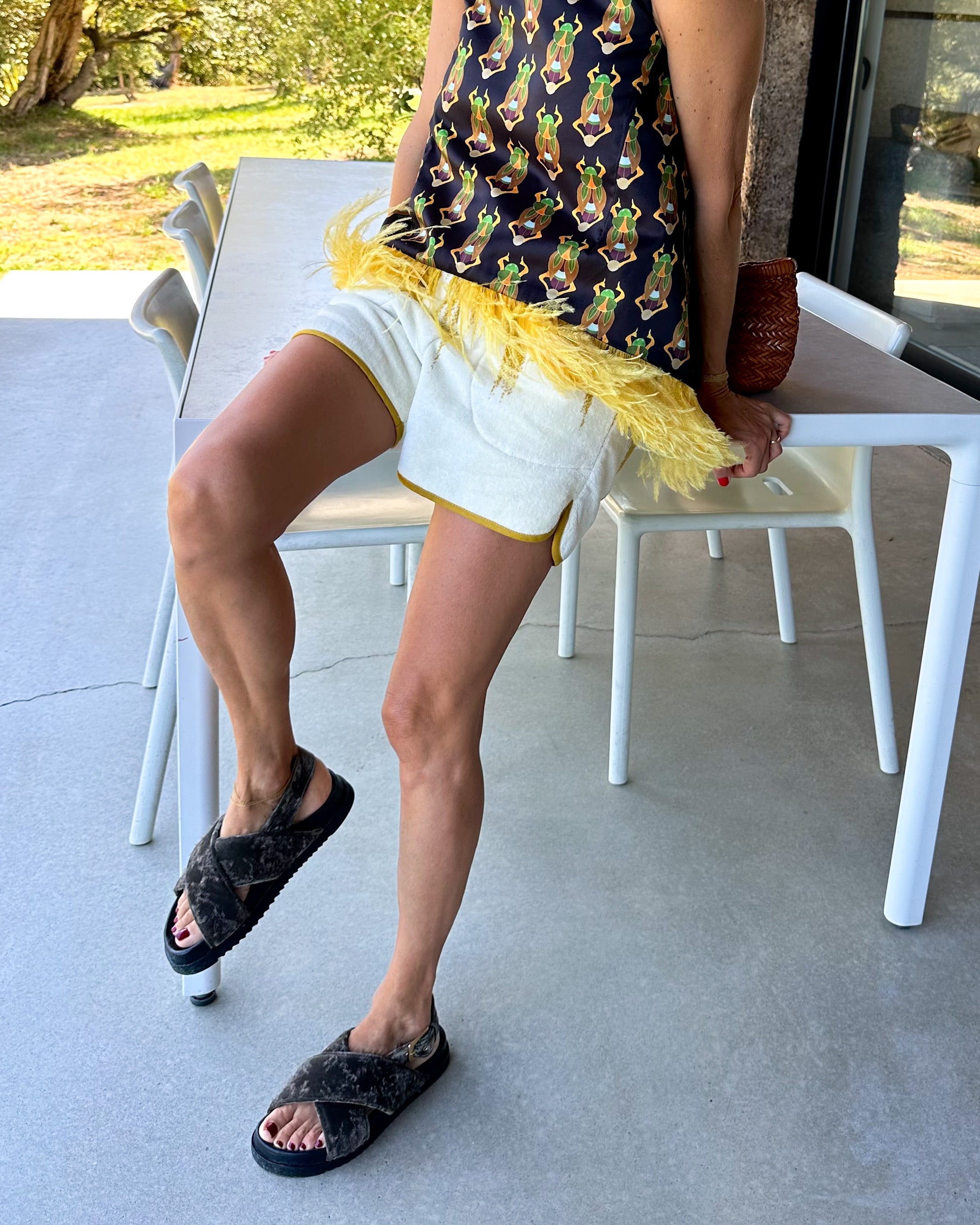 Bloom Crossed Sandals Taupe Grey - Lachoix