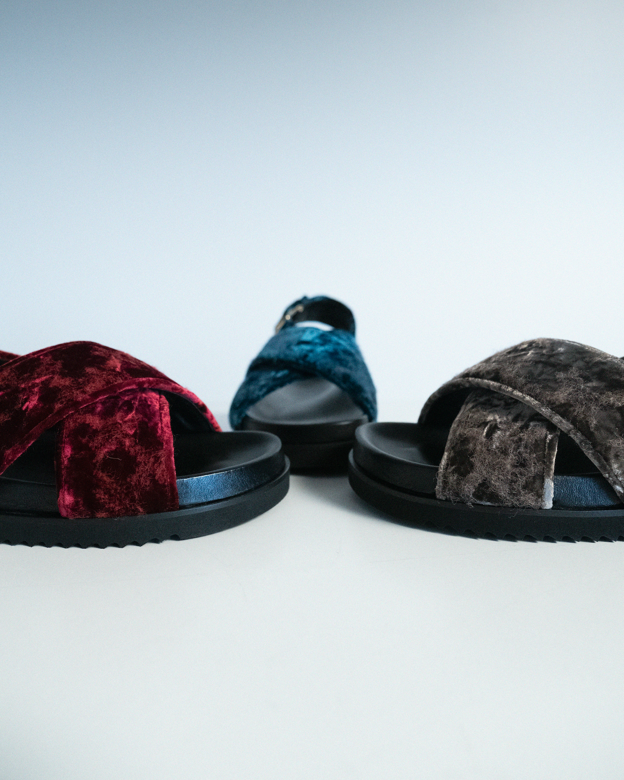 Bloom Crossed Sandals Taupe Grey - Lachoix