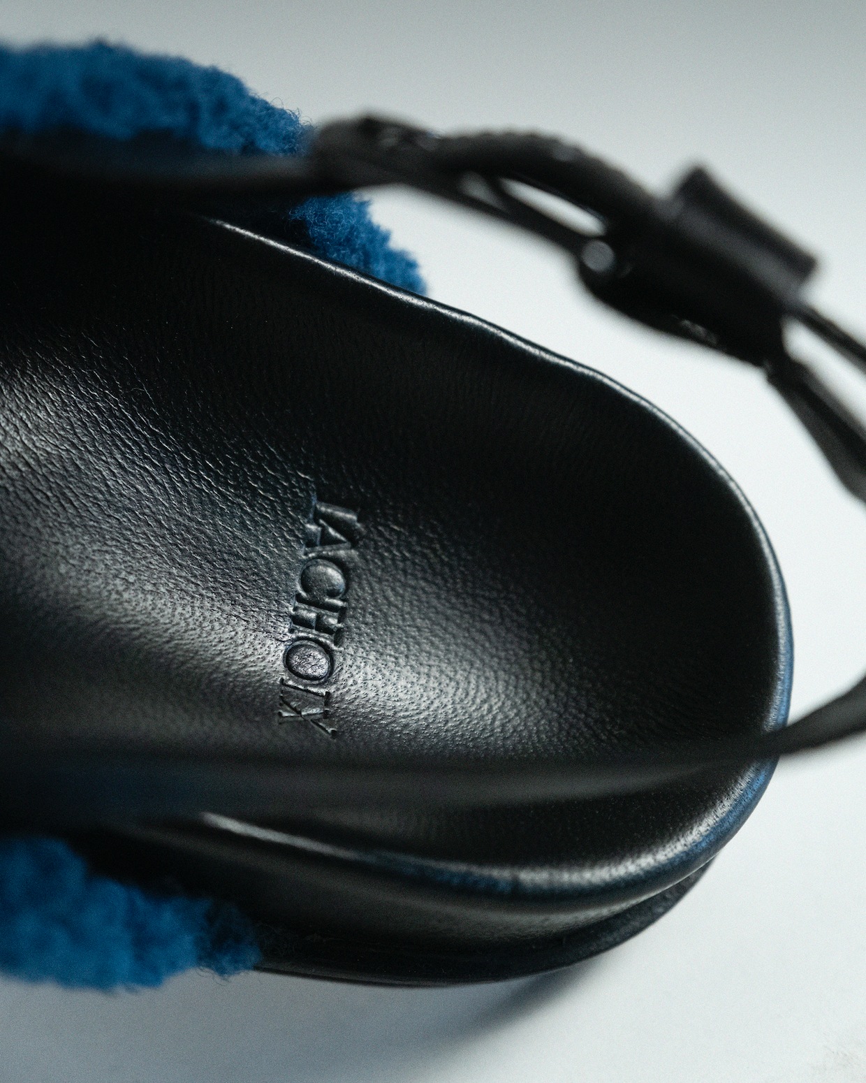 Furry Crossed Sandals Black - Lachoix