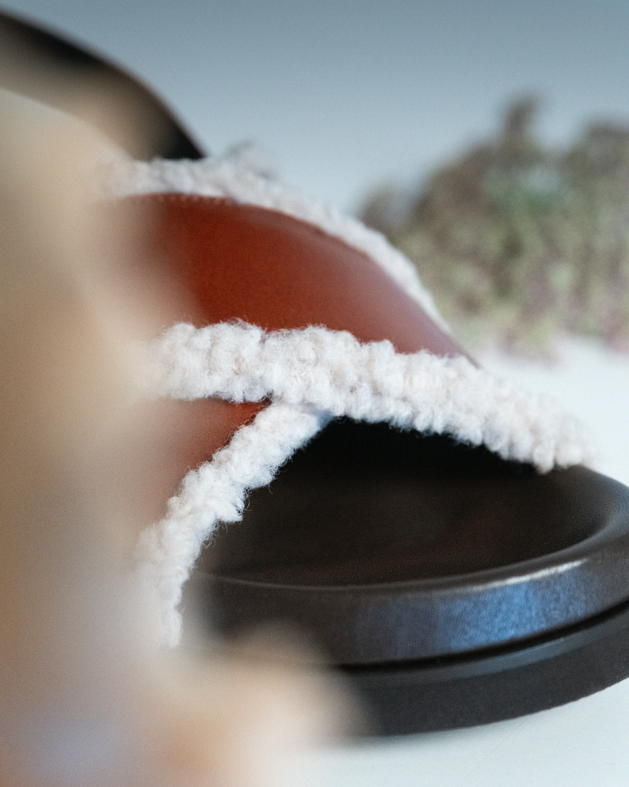 Furry Crossed Sandals Camel - Lachoix