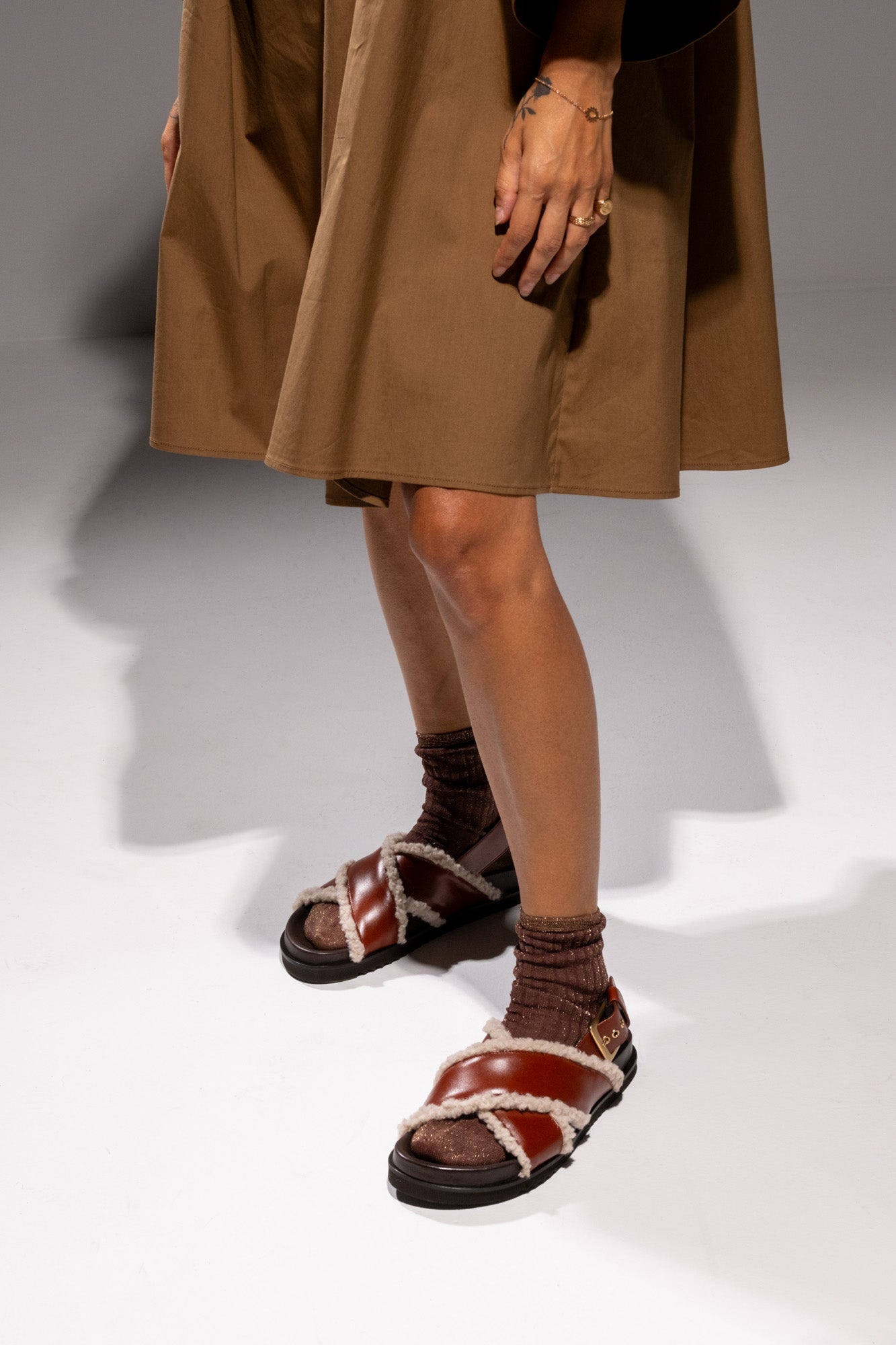 Furry Crossed Sandals Camel - Lachoix