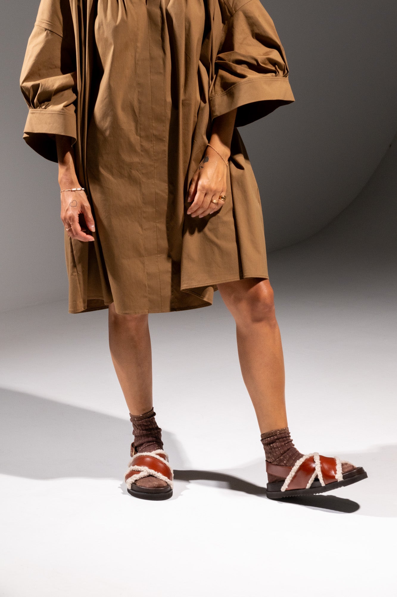 Furry Crossed Sandals Camel - Lachoix