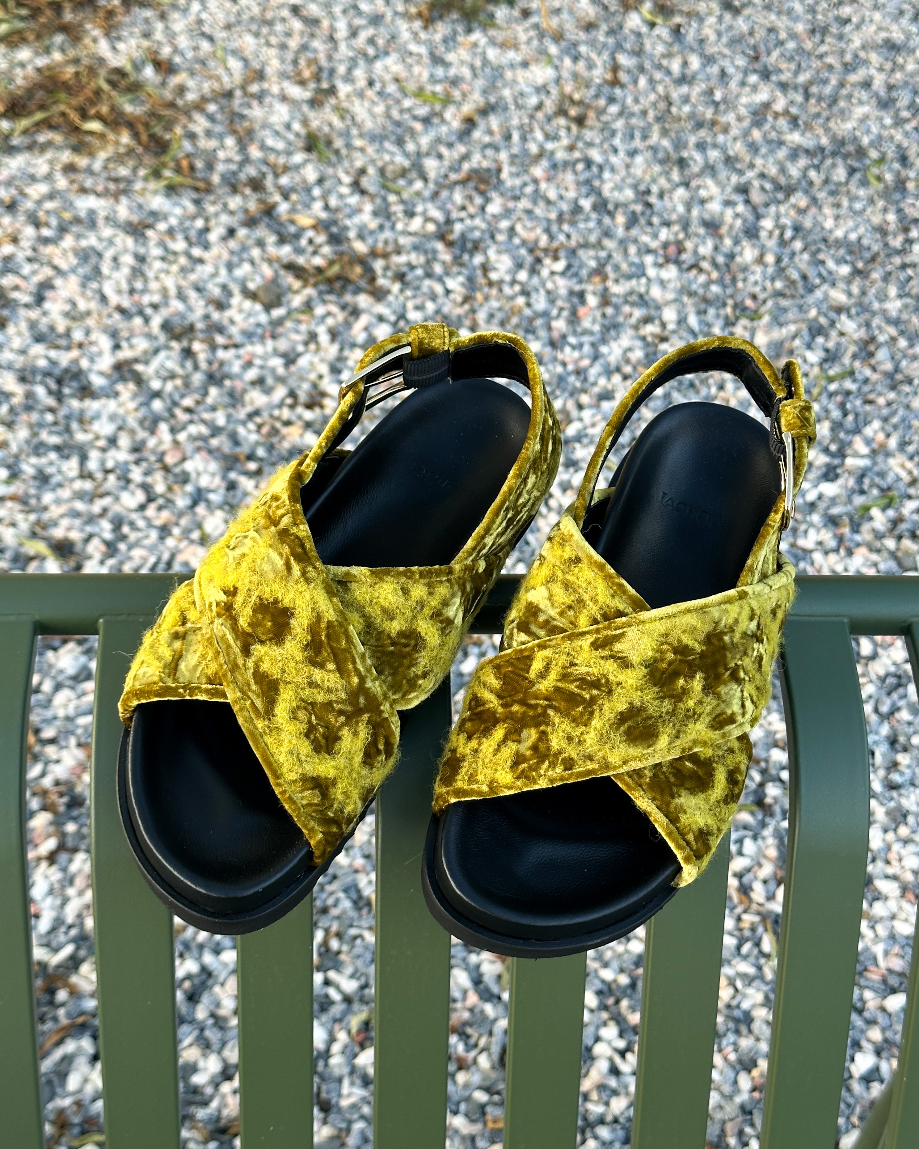 Bloom Crossed Sandals Lime Green - Lachoix