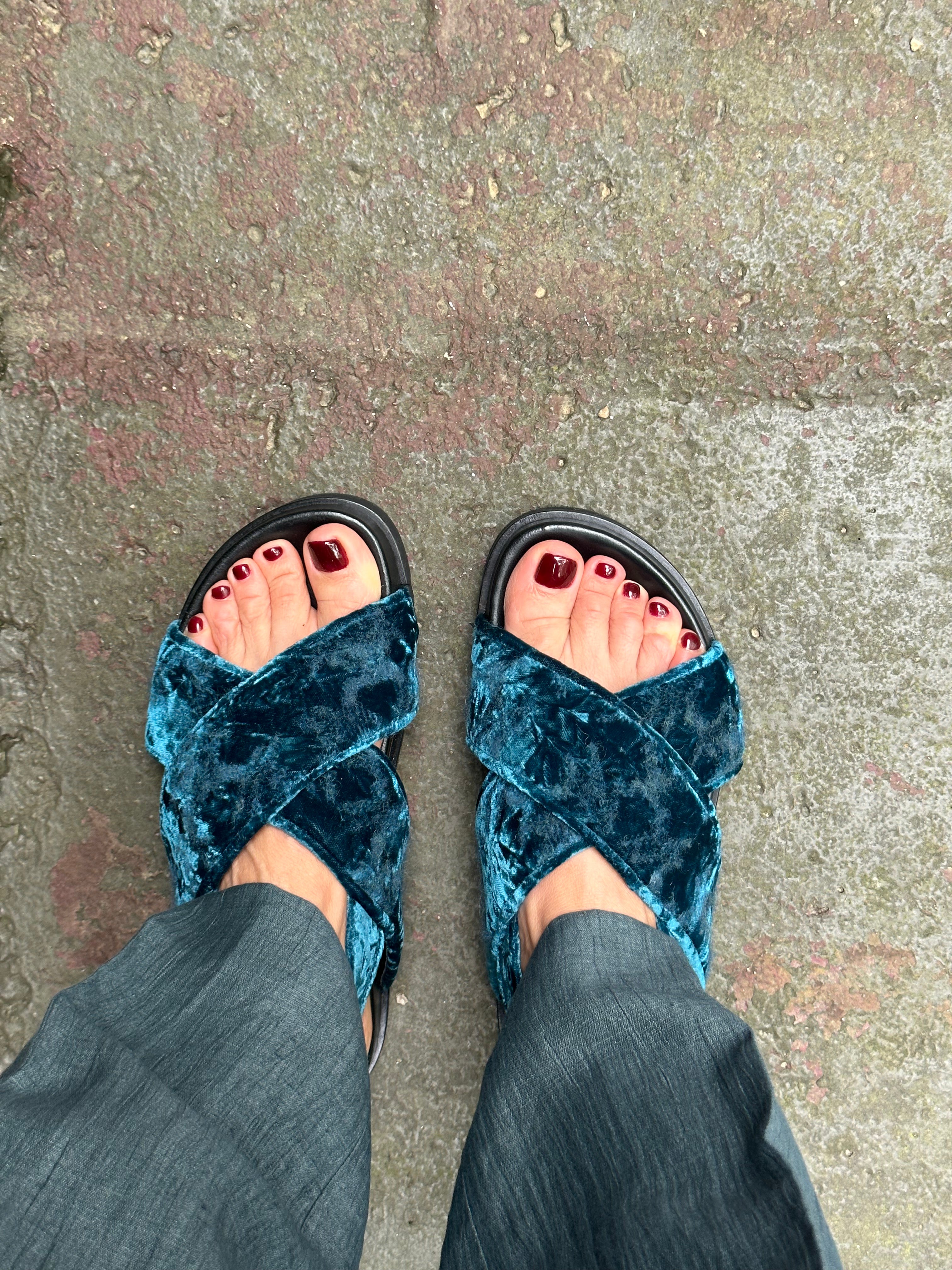 Bloom Crossed Sandals Blue Petrol - Lachoix