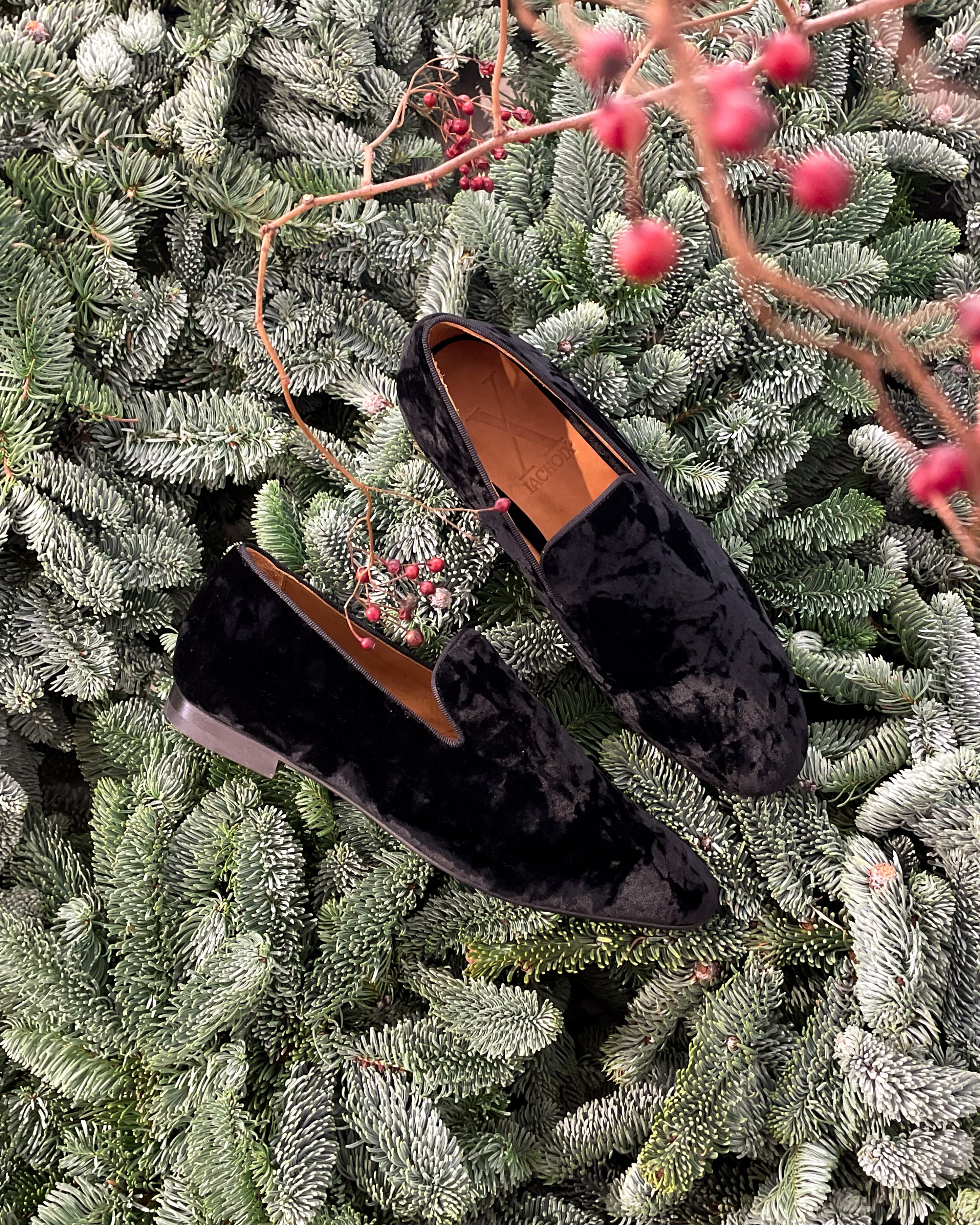 Black Crush Velvet Slipper - Lachoix