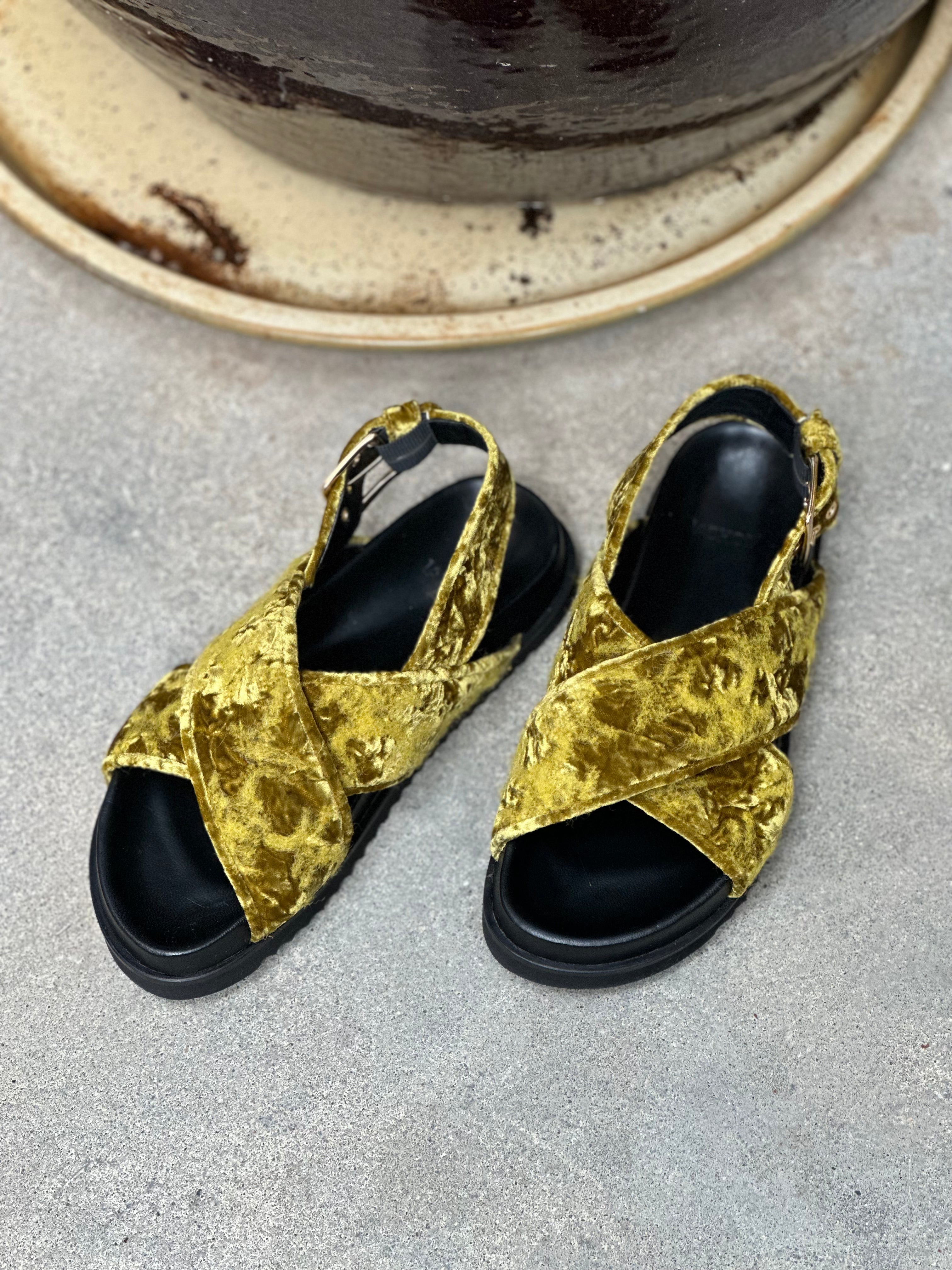 Bloom Crossed Sandals Lime Green - Lachoix